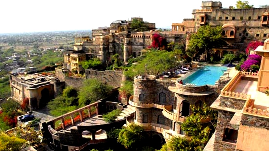 Neemrana Fort Weekend Tour